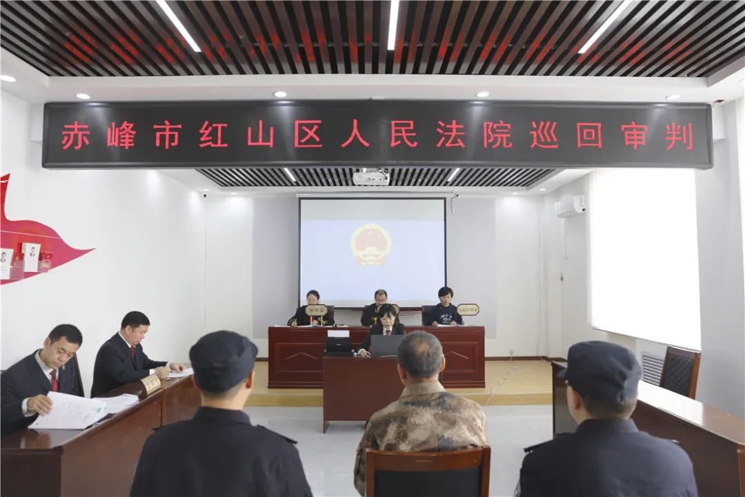 法有力度，也有温度——庭审进社区，普法近距离